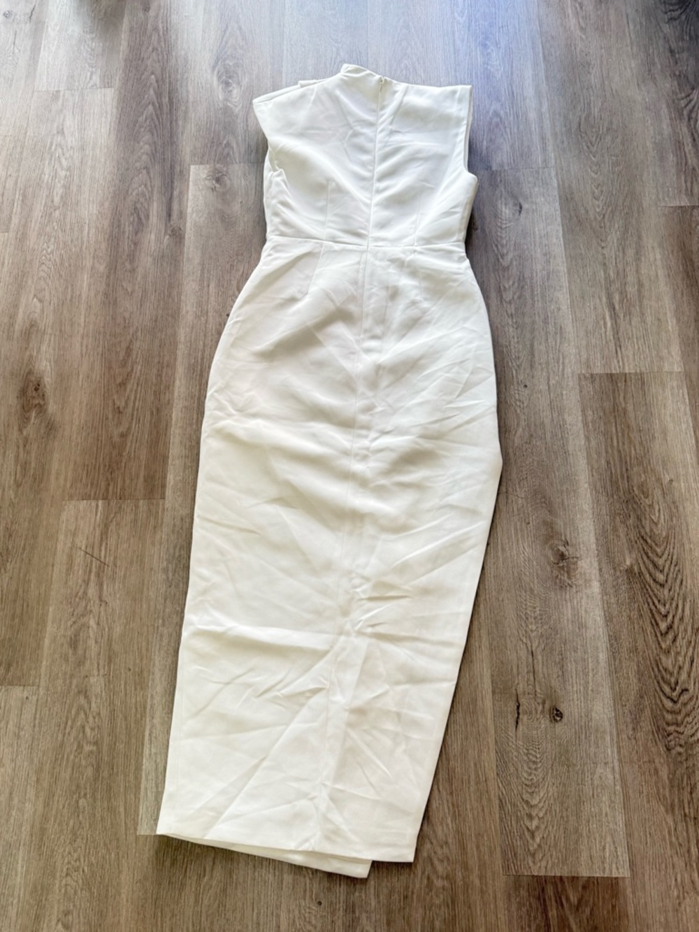 Elliatt coralie white sateen high neckline draped slit detail maxi dress medium - Picture 9 of 13